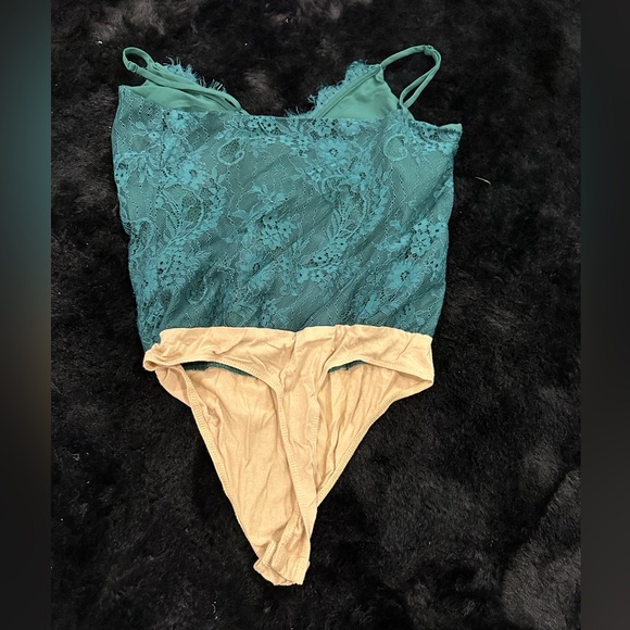 WAYF Dede x Emily best friends collection green body suit - Picture 2 of 4